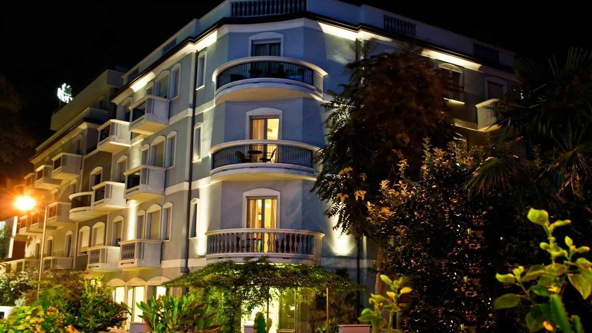 Sovrana Hotel&SPA Rimini 4*,